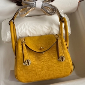 Hermes Mini Lindy Handmade Bag In Jaune Ambre Clemence Leather Top Replica HMS0MBB4W2V