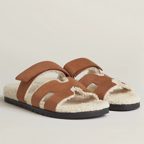 1:1 Replica Hermes Women's Chypre Sandals in Tan Suede with Shearling HMSU87938ZM