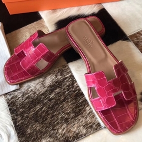 Hermes Oran Sandals In Rose Scheherazade Shiny Niloticus Crocodile Top Replica HMSGE1A0661