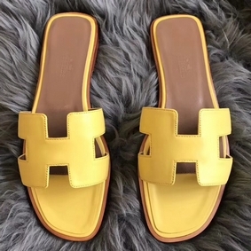 Hermes Oran Sandals In Yellow Swift Leather Replica HMSZYEU2Y78