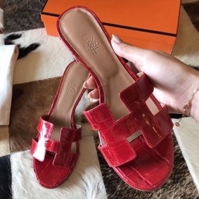 Best Quality Hermes Oasis Sandals In Red Shiny Niloticus Crocodile HMS4VHLCWZ6