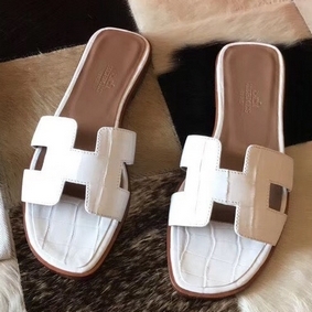 Best Quality Hermes Oran Sandals In White Shiny Niloticus Crocodile HMS4412503L