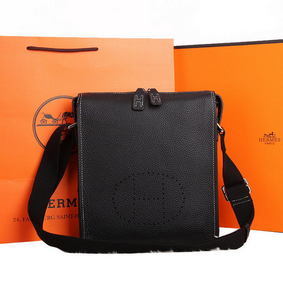 Hermes Original Calf Leather Messenger Bag M86681 Black Replica HMSGTST7SSD