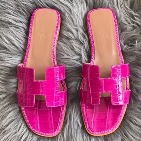 Hermes Oran Sandals In Rose Shiny Niloticus Crocodile 1:1 Replica HMS7KJ05TNE