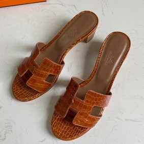 Best Quality Hermes Oasis Sandals In Brown Shiny Niloticus Crocodile HMS253V8WCW
