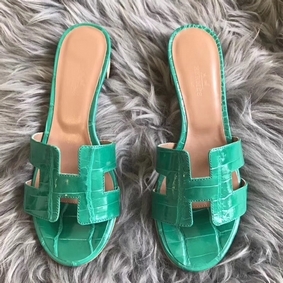 Hermes Oasis Sandals In Bamboo Shiny Niloticus Crocodile 1:1 Replica HMSH7AB5706