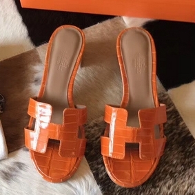 Replica Hermes Oasis Sandals In Orange Shiny Niloticus Crocodile HMSPDFRC8VP