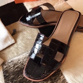 Hermes Oran Sandals In Burgundy Shiny Niloticus Crocodile Replica HMSM9MFQDIM